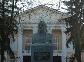 В Сумах снесут памятник Ленину