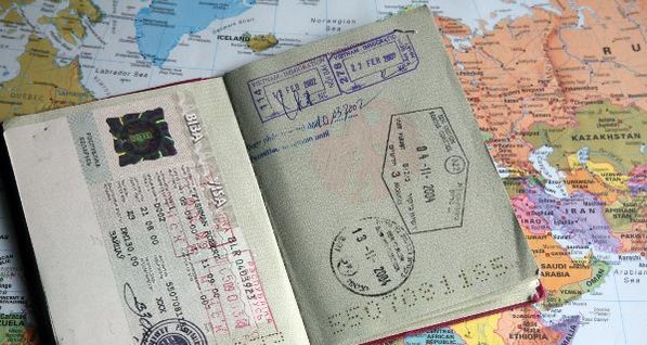 Европарламент одобрил упрощение визового режима для украинцев