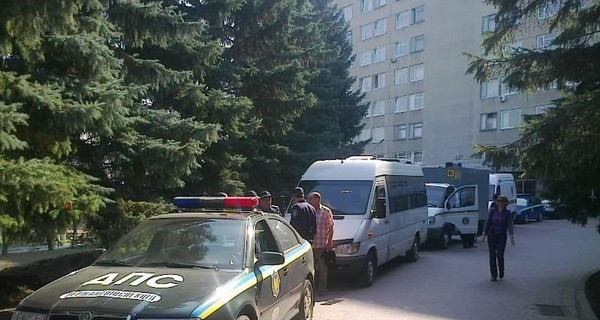 К больнице, где лечится Тимошенко, 