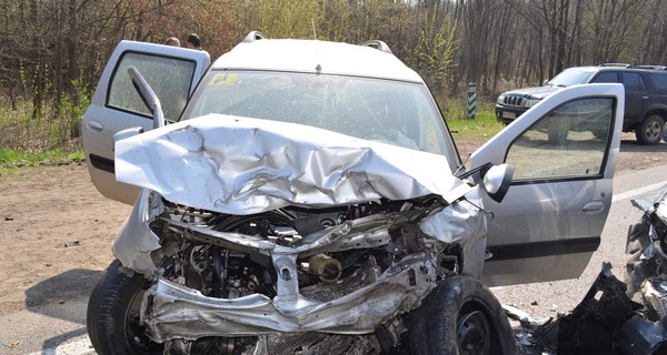 Смертельное ДТП под Харьковом: столкнулись три машины 