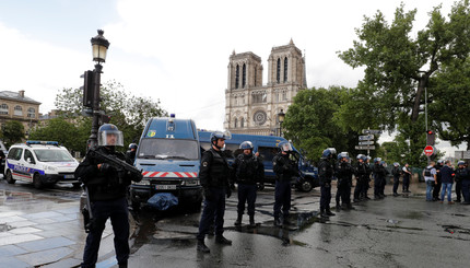 Перестрелка возле собора Нотр-Дам в Париже