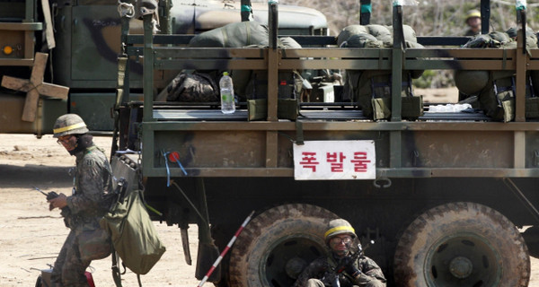 СМИ: КНДР строит баррикады на границе с Южной Кореей