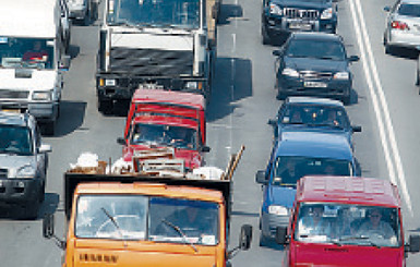 Фуры пустят в Киев только ночью  