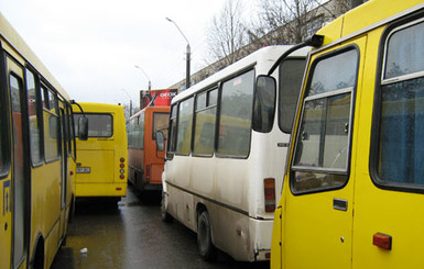 В Луганске маршрутку угнали прямо с остановки