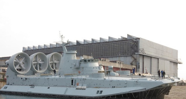 Украинские корабелы передали в Китай крупнейший в мире корабль-амфибию