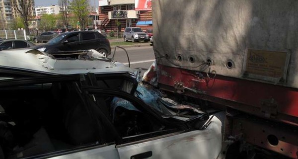 В Киеве неадекватный водитель таранил машины и пытался скрыться