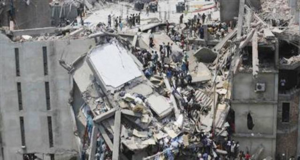 Девять человек выжили, пролежав 5 дней под обломками рухнувшего здания в Бангладеш 