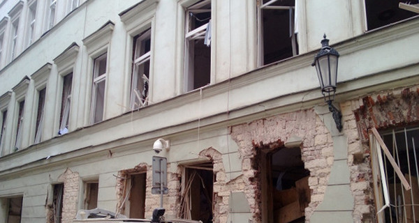 Число пострадавших от взрыва в центре Праги достигло 55 человек
