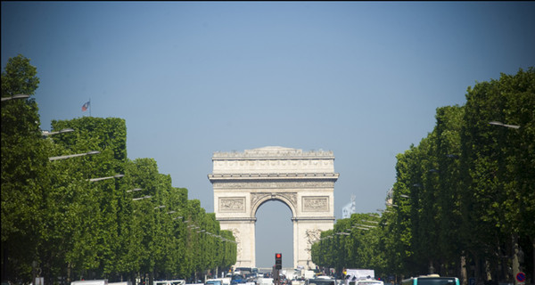 Угроза взрыва у Триумфальной арки в Париже оказалась ложной