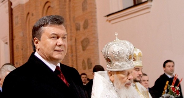 Янукович отпразднует Пасху в Херсонесе, а Кличко - в Германии 