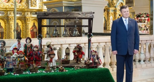 Виктор Янукович отметил Пасху в Херсонесе