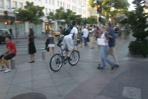 В столице  обстреляли велосипедиста