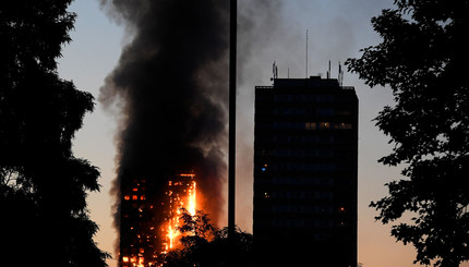 В Лондоне горит 27-этажный жилой дом