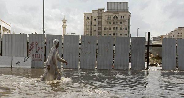 Саудовскую Аравию атаковали наводнения: число жертв достигло 25 человек
