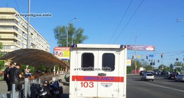 Киевская мотоциклистка взяла на таран подземный переход.