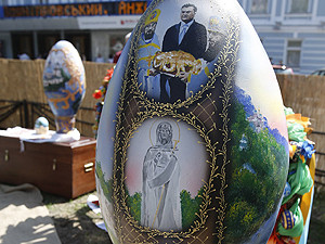 Януковича изобразили на писанке