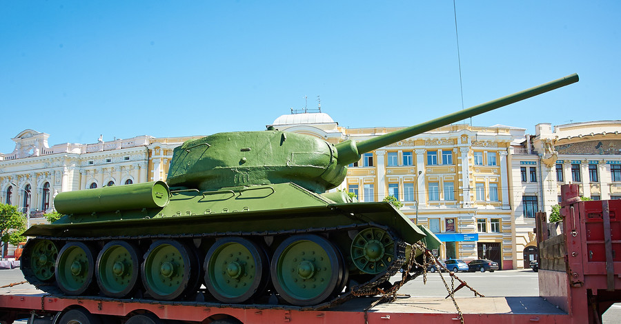Легендарные танки вернутся на площадь Конституции