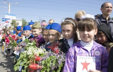 День Победы в Запорожье: на проспекте - парад, в парках - полевые кухни