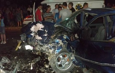 В Тернополе столкнулись Ford и Mazda: машины всмятку, трое в больнице