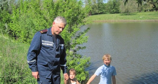 Под Херсоном, 11-летняя школьница спасала 3-летнюю девочку которая упала в реку