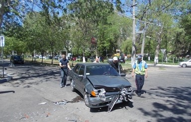 В Одессе Lada разбилась, протаранив заправку