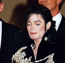 Покойного Майкла Джексона обвинили в растлении