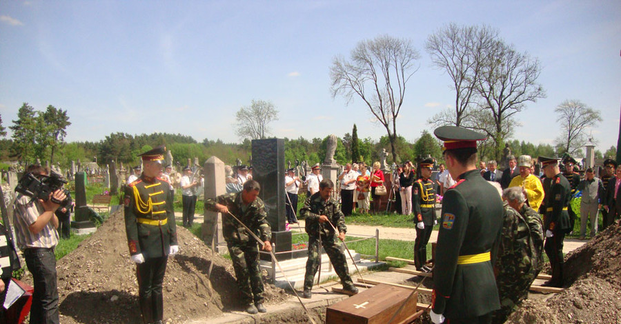 На Львовщине перезахоронили останки воинов Советской Армии