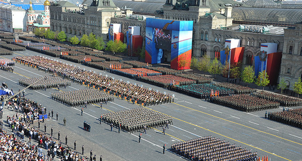 В Москве на Красной площади начинается Парад Победы