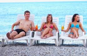 На столичных пляжах киевляне купаются на свой страх и риск