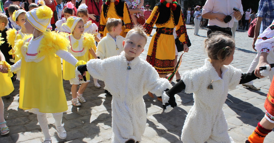 Во Львове состоялся парад-карнавал