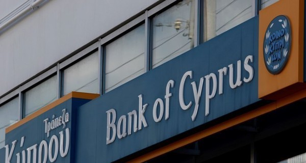 Кипру выделили 2 миллиарда евро в качестве первого транша помощи от еврозоны