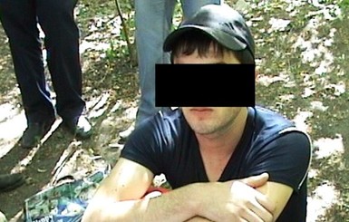 Под Херсоном грабитель заправки взял в заложницы кассира, угрожая девушке ножом