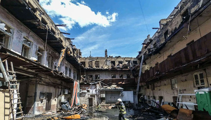 Первые кадры изнутри сгоревшего здания на Крещатике