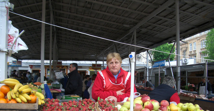 Первую клубнику на рынки везут из Закарпатья
