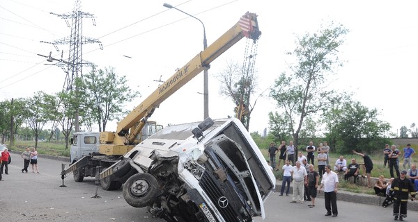 В Запорожье в перевернувшейся маршрутке погиб 22-летний парень 