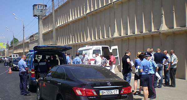 Так бежали, что ноги сломали 