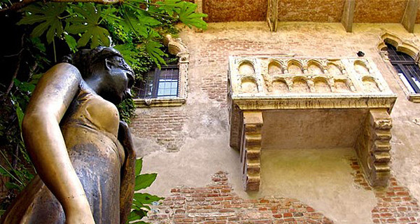 В Вероне за экскурсию к балкону Ромео и Джульетты будут брать 2 евро