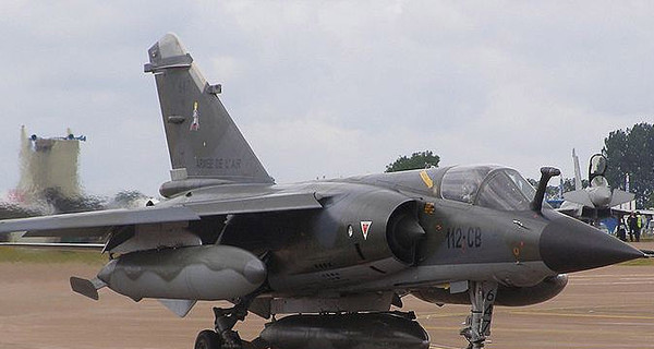 Истребитель ВВС Франции Mirage F1 совершил вынужденную посадку в Риге