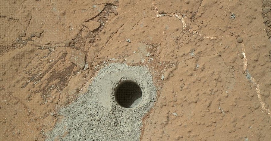 Марсоход просверлил вторую дыру на Марсе