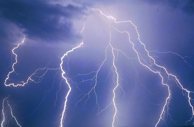 На Днепропетровщине молния убила человека