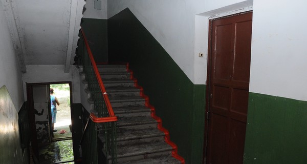 Соседи изверга, зарубившего врача 