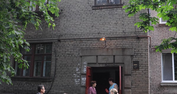 Соседи психа, зарубившего медика 