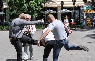 Организаторы марша вышиванок в Одессе: 