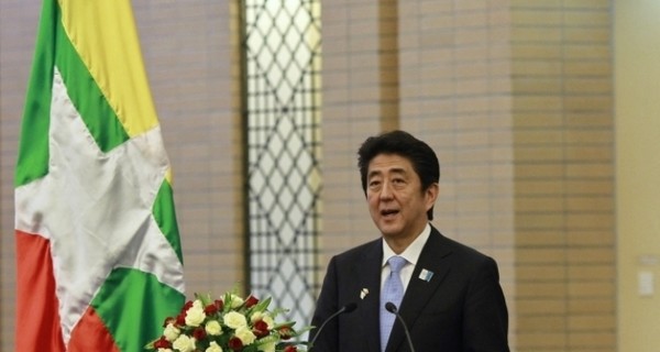 Японский премьер не живет в премьерской резиденции из-за привидений 