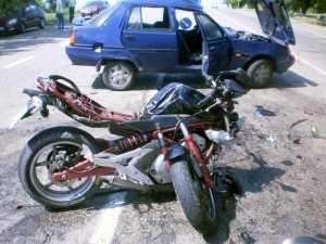 Авария на Херсонщине: легковушка столкнулась с мотоциклом