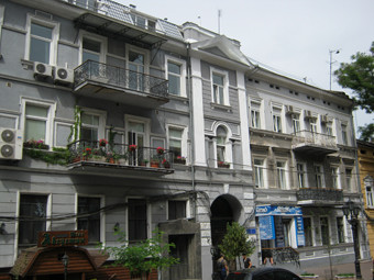 Одесская квартира Тодоровского находилась за Оперным театром