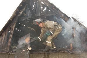 В Николаеве, убирая мусор, соседи сожгли жилой дом