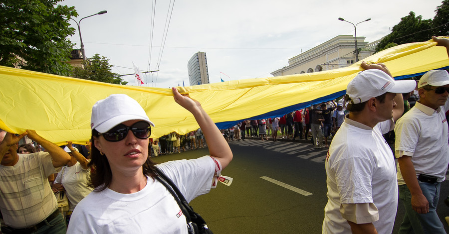 В Донецке пыл оппозиции охладили бесплатным мороженым