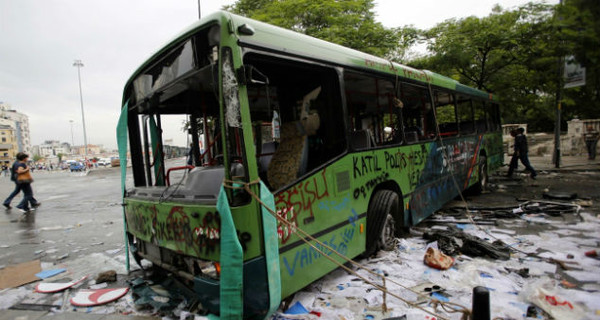 Демонстрантов в Турции разогнали слезоточивым газом 