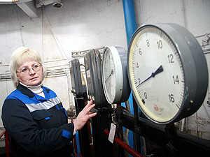 Сотни тысяч киевлян сидят без горячей воды из-за разборок энергетиков и чиновников